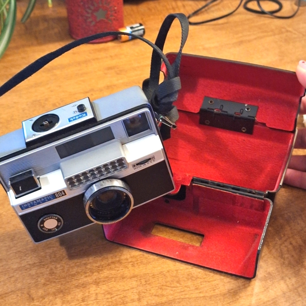 Kodak Instamatic 804 Vintage Film Camera With Hard Shell Case 1965-1970 Untested